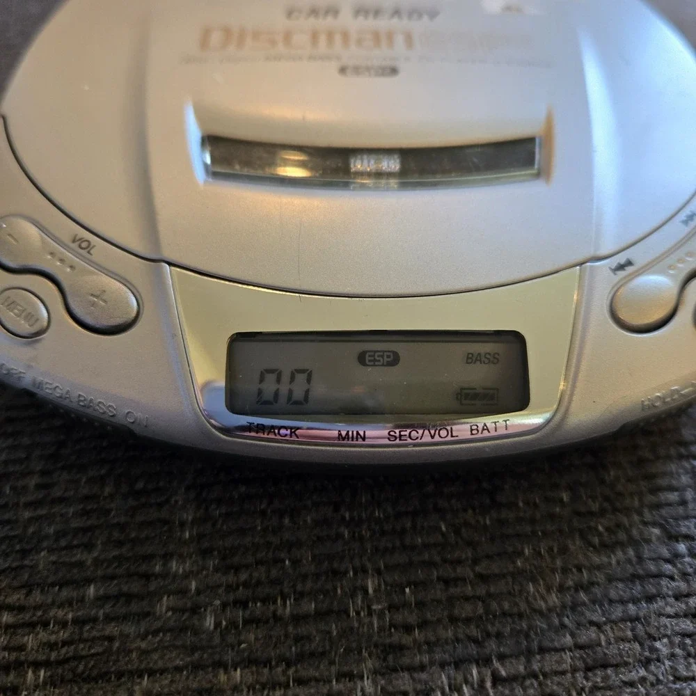 Sony‎ Discman Car Ready ESP2 Digital Mega Bass Portable CD Player D-E206CK Read!